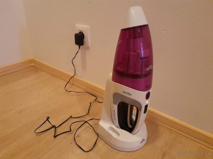 Battery powered vacuum cleaner
